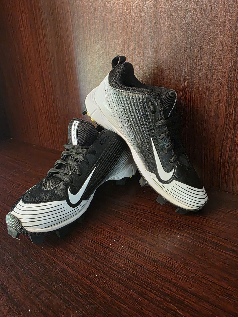Nike Men’s Black and White Athletic Cleats